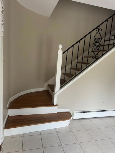 3200 Hartslock Woods Dr, West Bloomfield, MI 48322 - photo 2