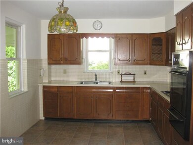 427 Edgewood Dr, Ambler, PA 19002 - photo 7