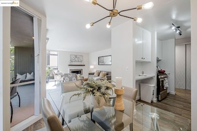 2700 Le Conte Ave unit 301, Berkeley, CA 94709 - photo 7