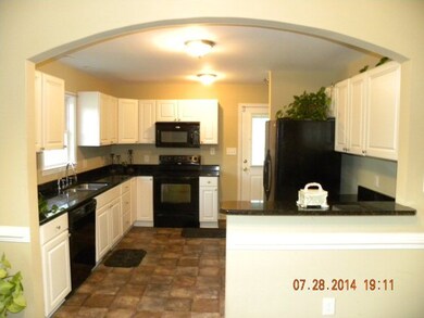 928 Green St, Roanoke Rapids, NC 27870 - photo 3