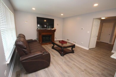 1098 Viewpoint Dr, Lake In the Hills, IL 60156 - photo 7