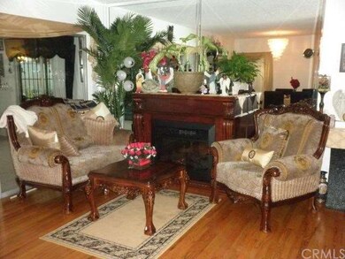 Living Room, oak hardwood floors