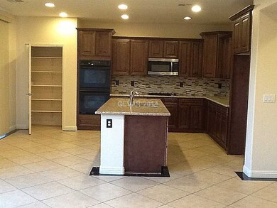 Kitchen. NEW CUSTOM CABINETS NEW GRANITE