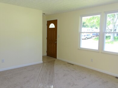 a5 - living room view from hallway to fr