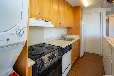 Camelot unit 1403, Honolulu, HI 96822 - photo 4