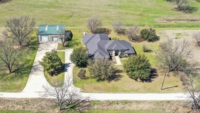 622 E Rock Island Ave, Boyd, TX 76023 - photo 2