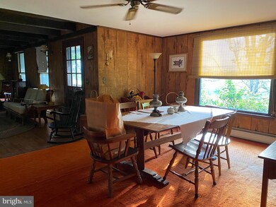 431 Preston Unger Ln, Berkeley Springs, WV 25411 - photo 7