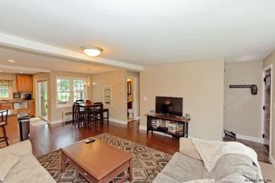 36 Phillips Rd, Rensselaer, NY 12144 - photo 4