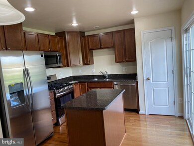 2908 Chinkapin Oak Ln, Woodbridge, VA 22191 - photo 4