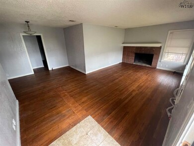 1566 Carol Ln, Wichita Falls, TX 76302 - photo 2