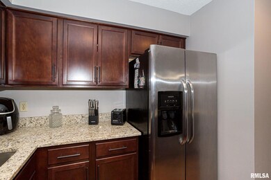 634 Northbrook Dr, Davenport, IA 52806 - photo 7