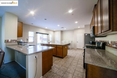 1350 Mistletoe Dr, Beaumont, CA 92223 - photo 6