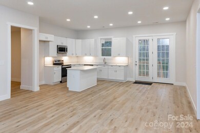 117 Riverton Dr, Statesville, NC 28625 - photo 2