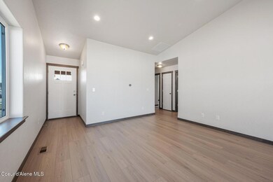 Trestle-Creek-EntryLiving-Room