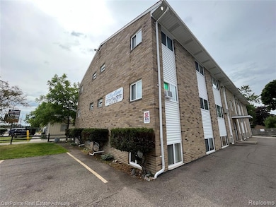 4221 N Grand River Ave, Lansing, MI 48906 - photo 2