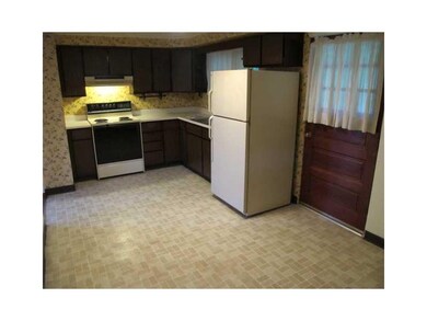 Kitchen. Eat-in-kitchen is equipped with electric 