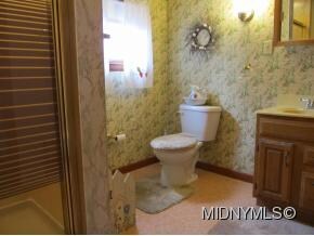 2nd fl full bath