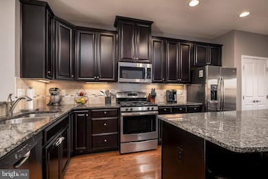 1807 Honeysuckle Ct, Downingtown, PA 19335 - photo 2