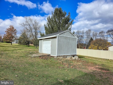 910 E Butter Rd, York, PA 17406 - photo 6