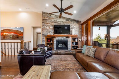 2_Living-Room_high_3726627
