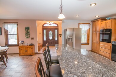 Kitchen & Entry