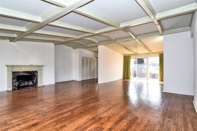 Living with vaulted ceiling