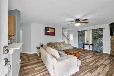 9909 Kingfisher Dr, Conroe, TX 77385 - photo 4