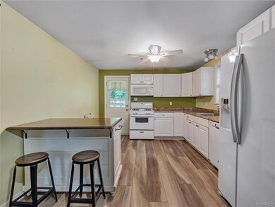 So much kitchen for a small home!