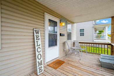 422 8th Ave SW, Cedar Rapids, IA 52404 - photo 2