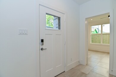 4214 Schuler St unit B, Houston, TX 77007 - photo 6