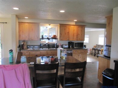 4652 Coloma Dr SE, Salem, OR 97302 - photo 2