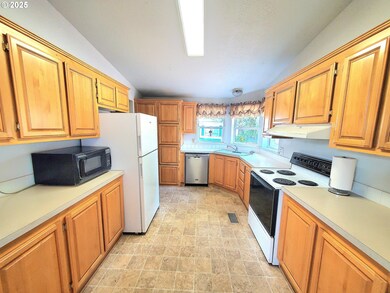 1125 58th St unit 6, Springfield, OR 97478 - photo 4