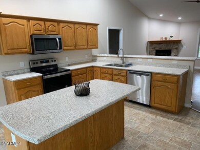 94 Lakyn Dr, Crossville, TN 38571 - photo 4