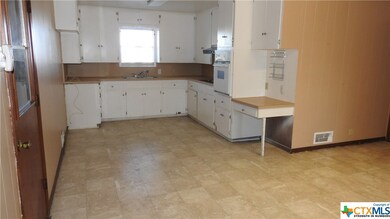 907 E Main St, Troy, TX 76579 - photo 7