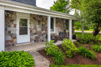 1581 N Columbia St, Naperville, IL 60563 - photo 3