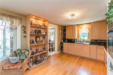 SPACIOUS KITCHEN WITH GRANITE...
