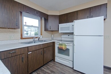 663 Pendleton Ave, Chicopee, MA 01020 - photo 3