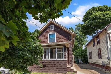 02-1226 N Chestnut St-WindowStill-R