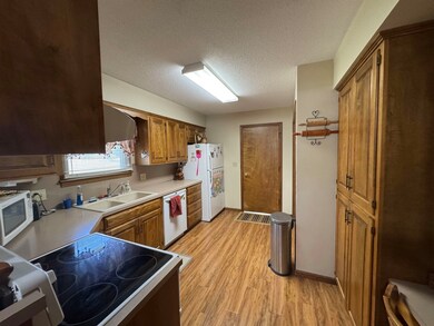 1901 E 24th St, Hays, KS 67601 - photo 4