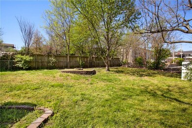 931 N Oakland Ave, Fayetteville, AR 72701 - photo 6