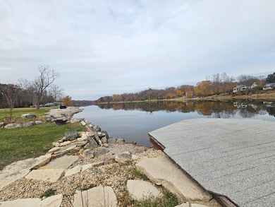 6N323 Riverside Dr, Saint Charles, IL 60174 - photo 2