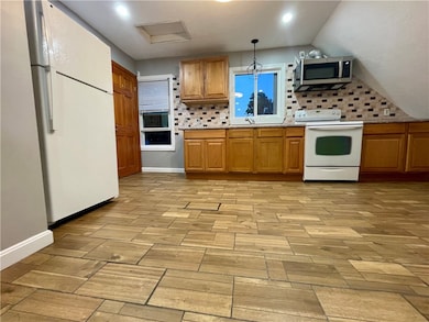 36 Highland St unit 3rd Flr, Pawtucket, RI 02860 - photo 4