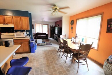 223 Division St unit 225, Brooklyn, WI 53521 - photo 4