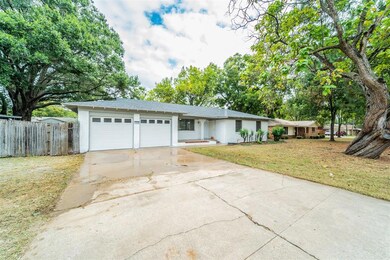 1204 Hurstview Dr, Hurst, TX 76053 - photo 2