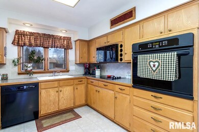 2316 Olympia Dr, Bettendorf, IA 52722 - photo 6