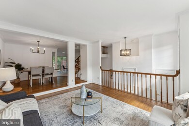 8038 Merry Oaks Ct, Vienna, VA 22182 - photo 5