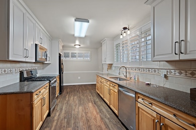 1610 E Moor Dale Ln, Holladay, UT 84117 - photo 5