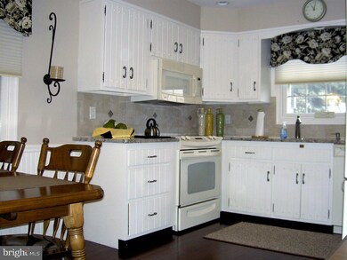 1038 N 10th St, Whitehall, PA 18052 - photo 5