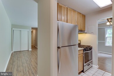 3901 Lyndhurst Dr unit 102, Fairfax, VA 22031 - photo 5