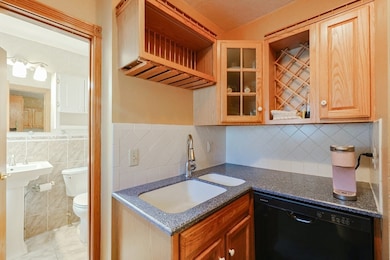 107 Lake St unit B, Webster, MA 01570 - photo 4